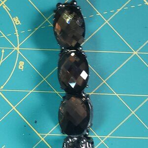 Bracelet. Elastic. Smoke-colored glass beads.